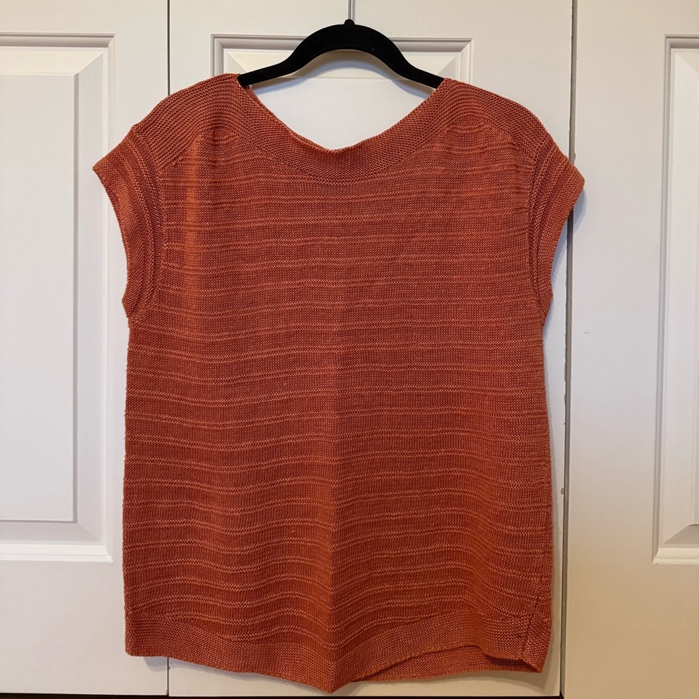 Sleeveless knit top